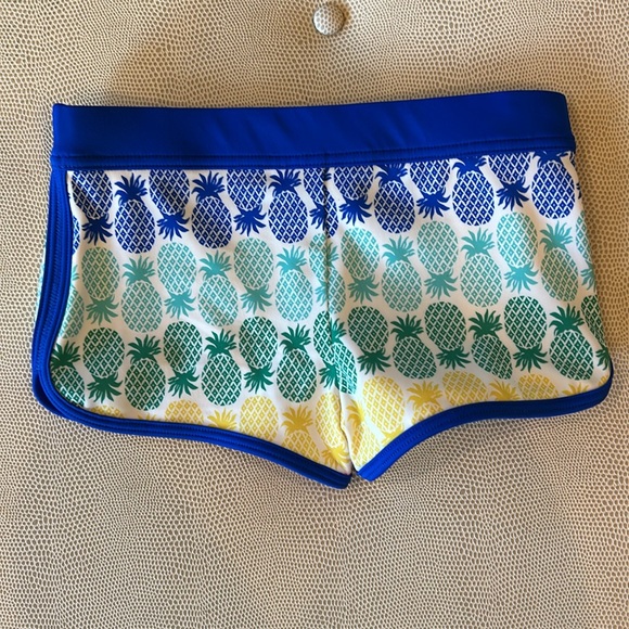 Mini Boden Girls patterned swim shorts NWOT size 3-4y - Picture 3 of 6